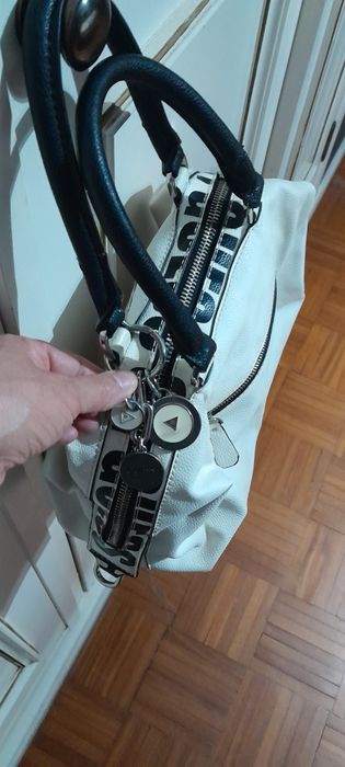 Mala branca e preta original da guess