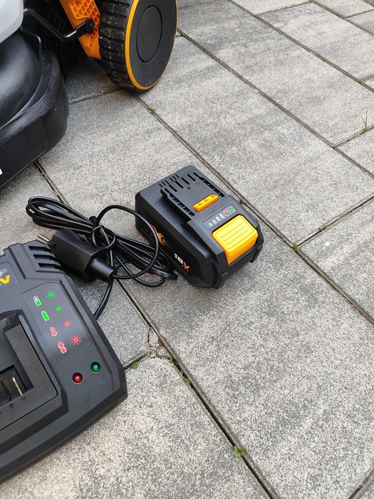 Akumulatorowa kosiarka Titan 18v, 5ah, ładowarka, rok 2024