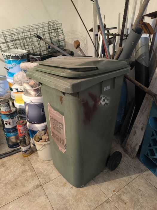Caixote lixo 240  litros