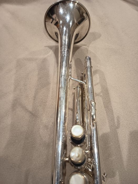 Trompete Bach Stradivarius modelo 37