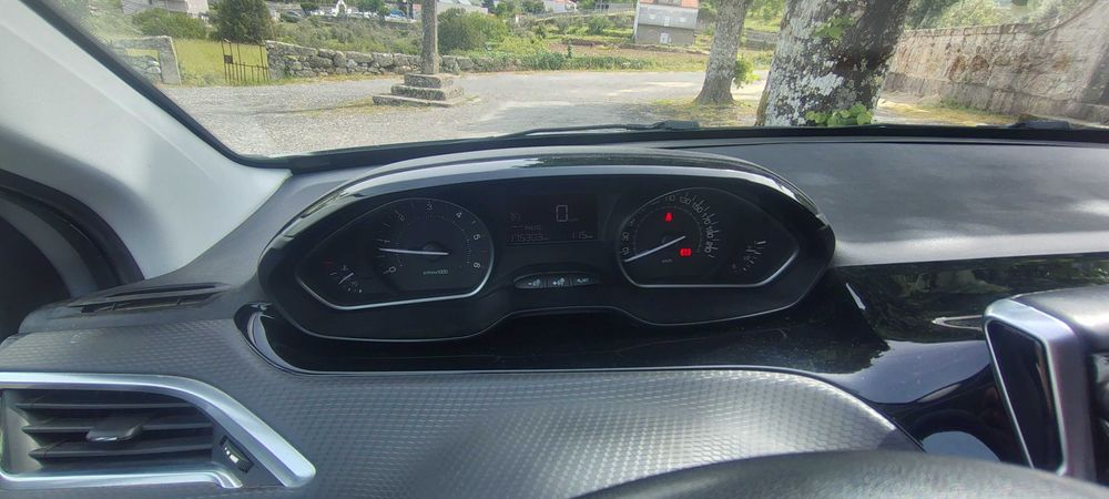 Peugeot 208 stily 1.6 bluehdi