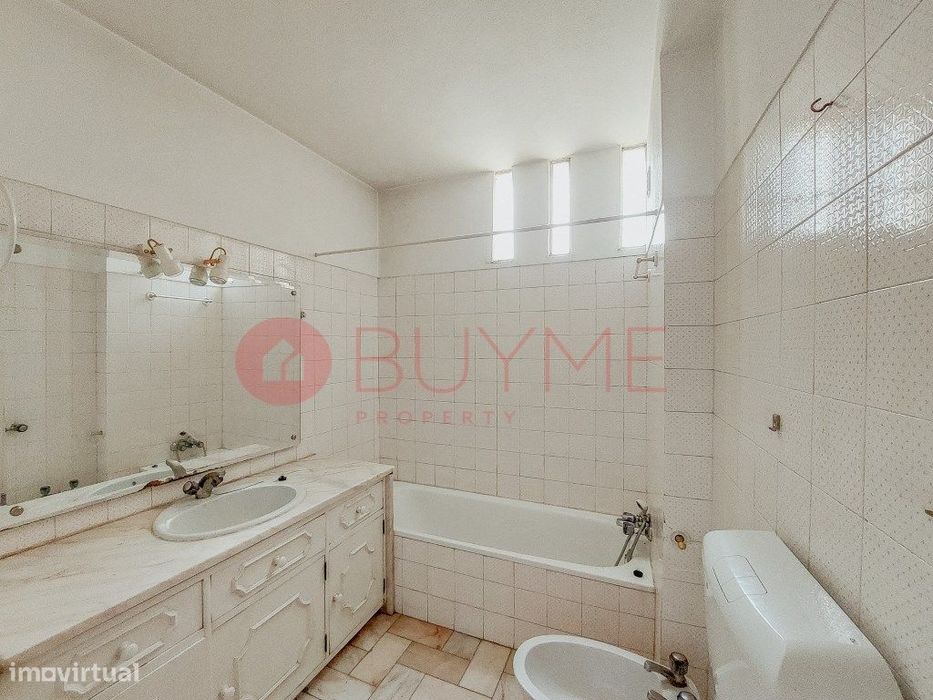 Apartamento T3 com Terraços e Garagem em Loulé