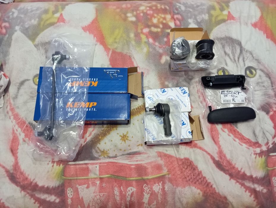 Продам запчасти на форд эскорт.