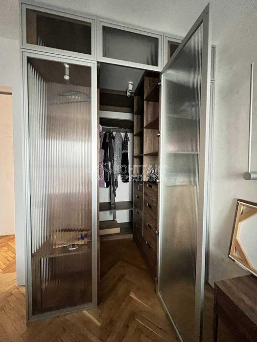 Продається  3кімн.кв.  центр . Гімназійна набережна