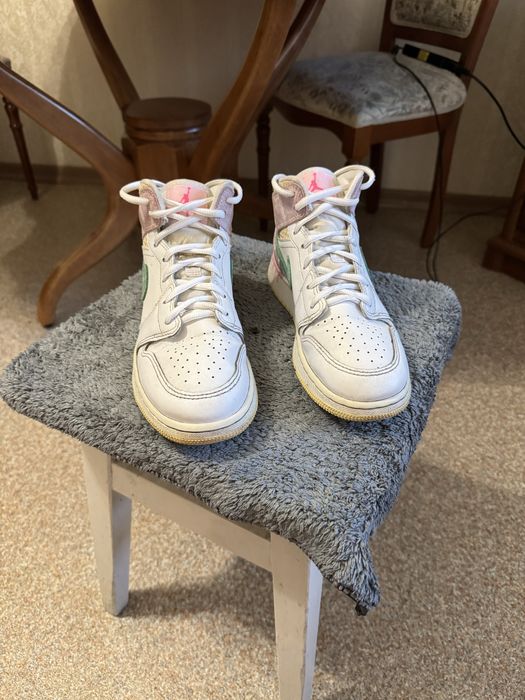 Nike air jordan 1 mid ice cream