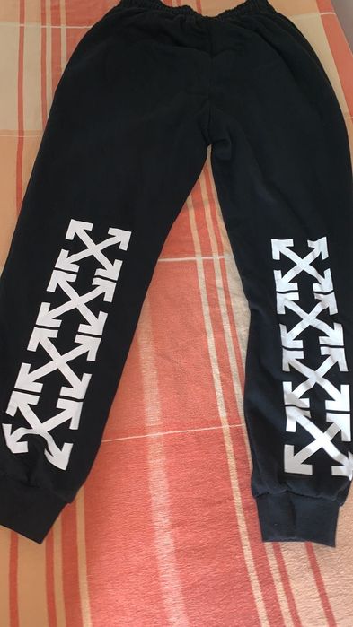 Venda de artigo off-white