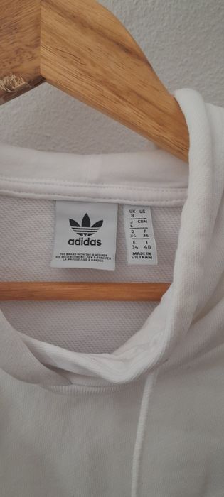 Sweatshirt adidas curta com capuz
