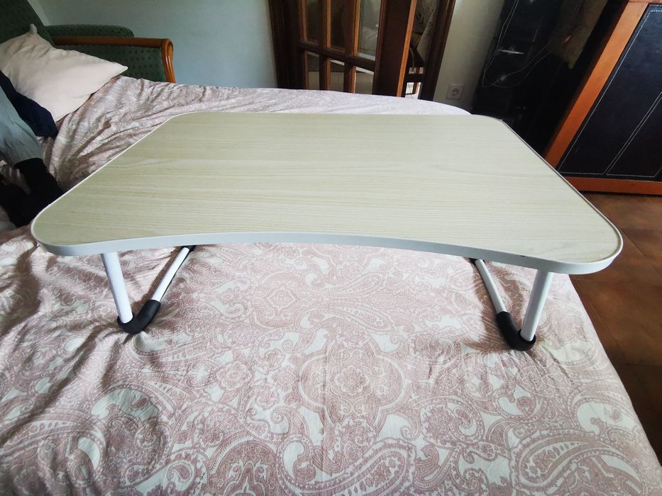 Mesa multifunções portátil/refeições