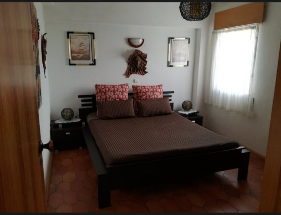 Cama + mesas cabeceira (sem colchão)