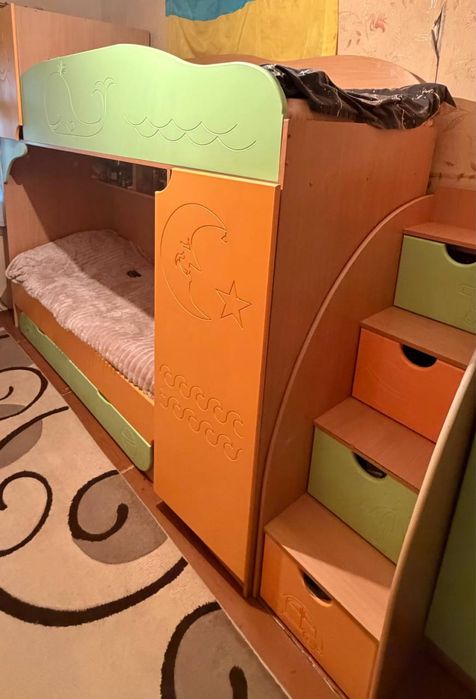 Ліжко,столик,шкаф меблі