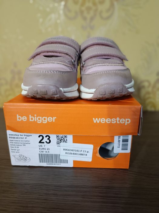 Дитячі кросівки для дівчинки