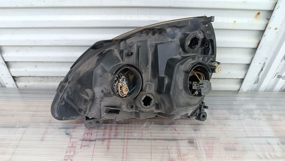 Vendo farol direito de Renault Clio 2 ano 2001/05