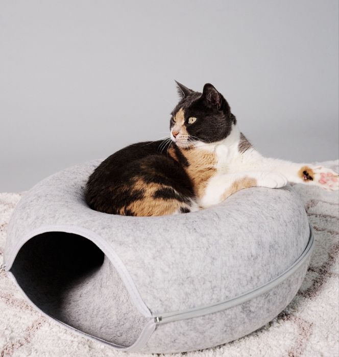 Лежанка-домик для кошек и маленьких собак 2в1 50x50x20 см Серый