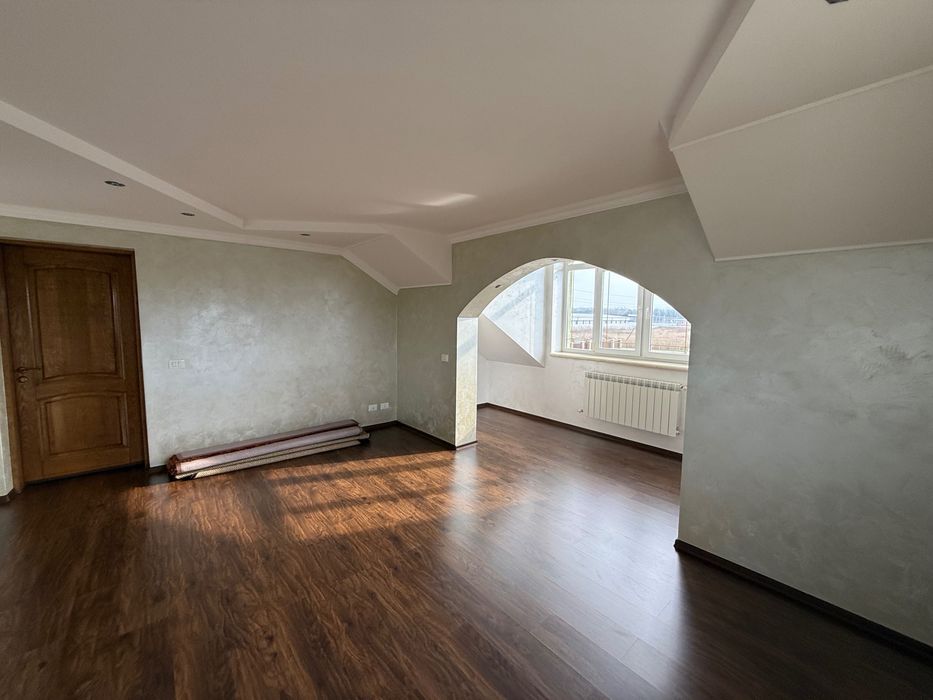 Сучасний будинок в с. Магала