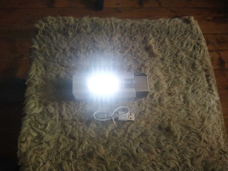 Фонарік світлодіодний.