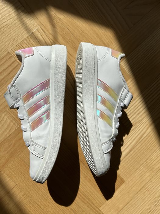 Buty Adidas rozm. 36 i 2/3, długość wkładki 23,5 cm