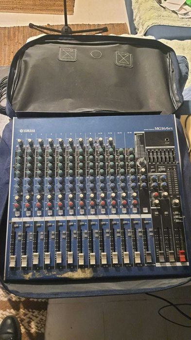 Mesa de mistura Yamaha MG16-6FX + cabo de alimentação +mala transporte