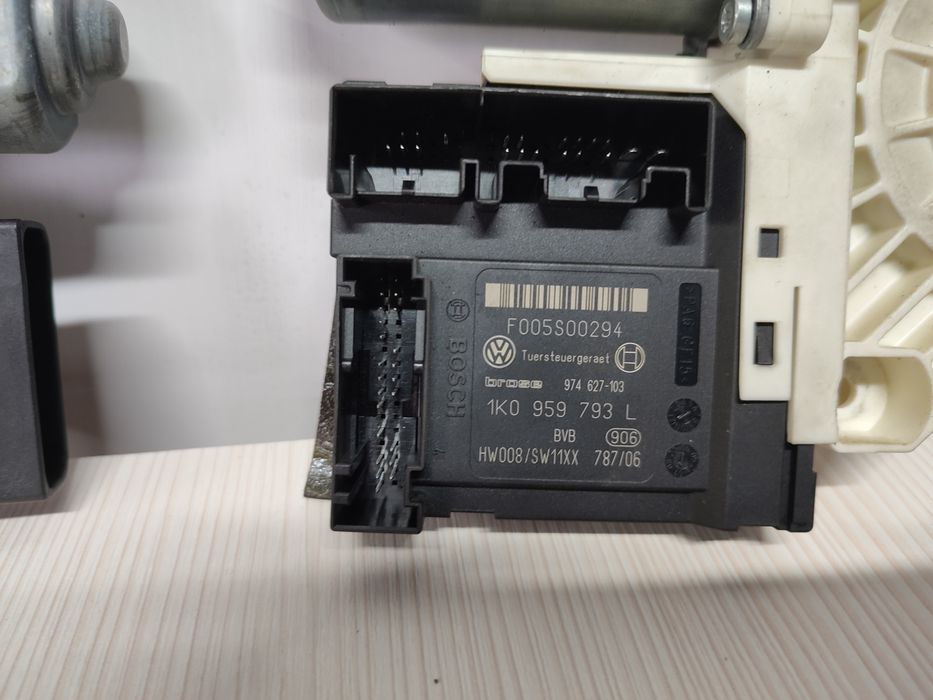 Склопідіймач склопідйомник ПассатБ6 Пассат Б7 Гольф5 Гольф6 ОктавіяА5