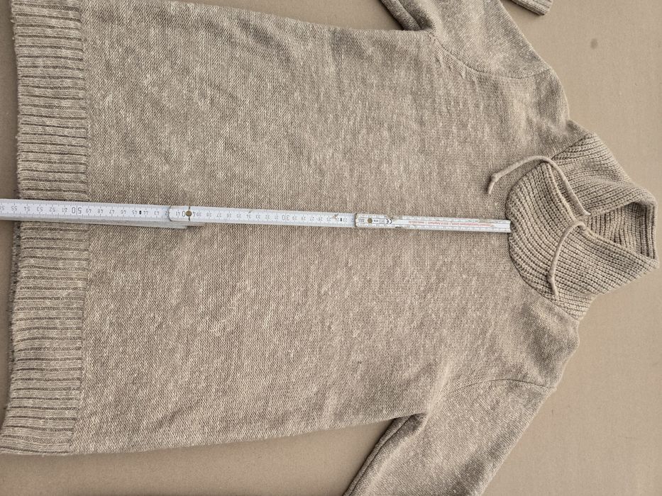 Sweter młodzieżowy męski z kołnierzem/golfem/stójķą. Rozmiar S.