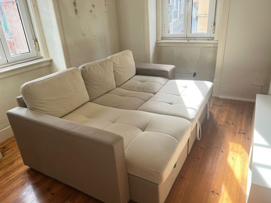 Sofa cama com dois pufs