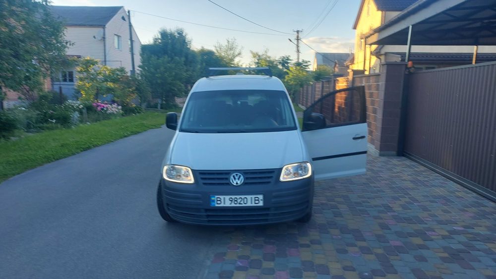 Автомобіль фолцваген кадді