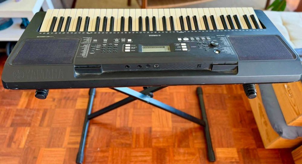 Teclado Yamaha PSR-E363 + suporte