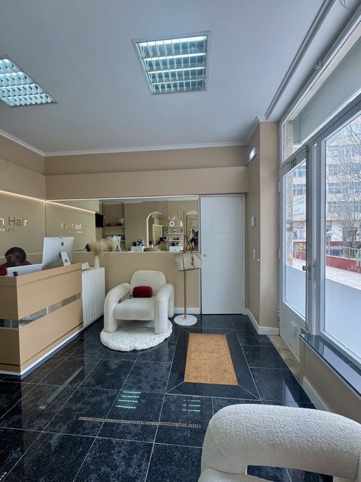 Alugo espaço para trabalho/ Salão