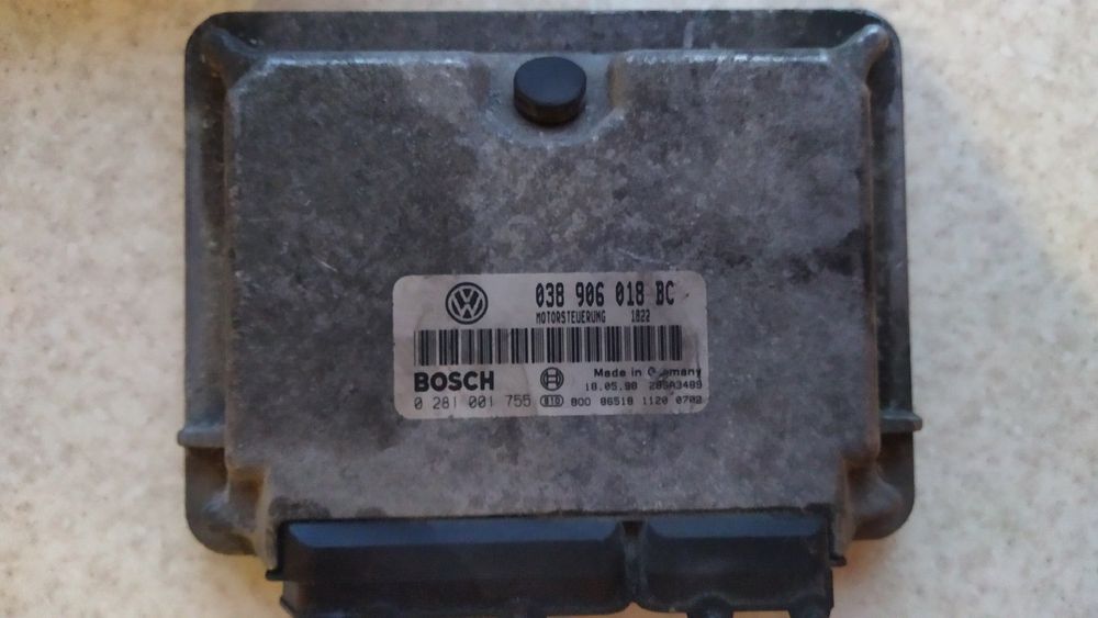 Блок управления двигателем Bosch 038 906 018 BC