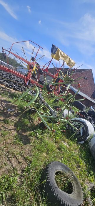 Zgrabiarka dwukaruzelowa claas przegrabiarka