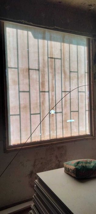 Doa-se Portas em alumínio e vidros para montras várias medidas