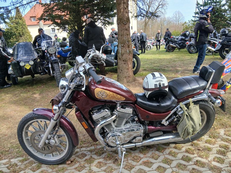 Suzuki intruder vs 700 1987r