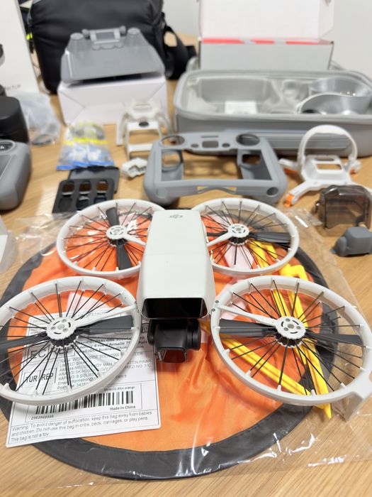 Drone DJI Flip Fly More Combo  com RC 2 + 12 acessórios “COMO NOVO”