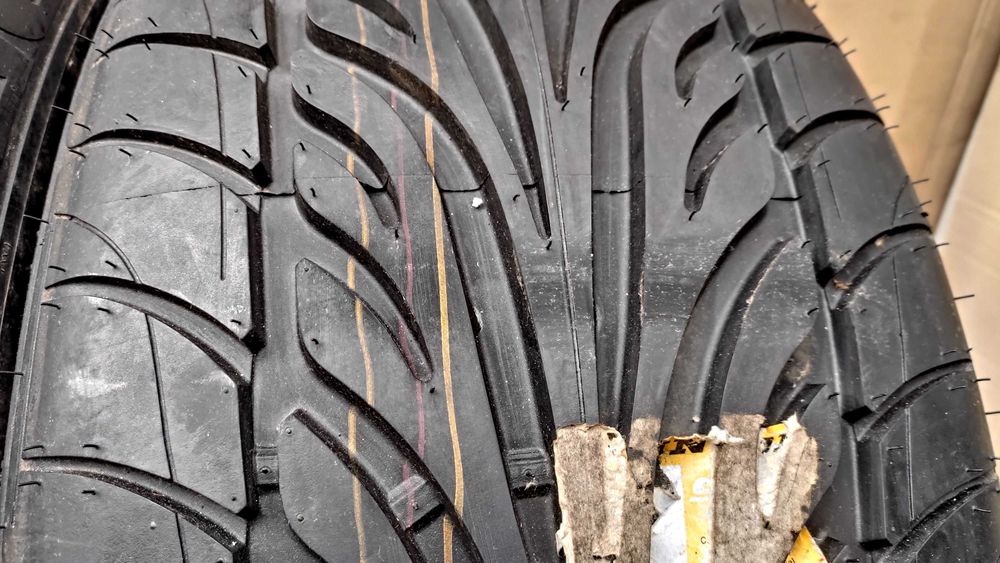 Шини  295/40R20. Dunlop  Нові. Виробник  Німеччина!