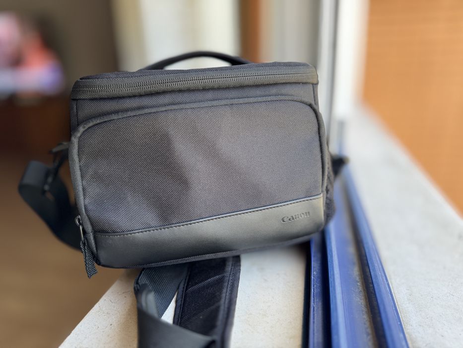 Máquina Fotográfica Canon 250D (como nova)