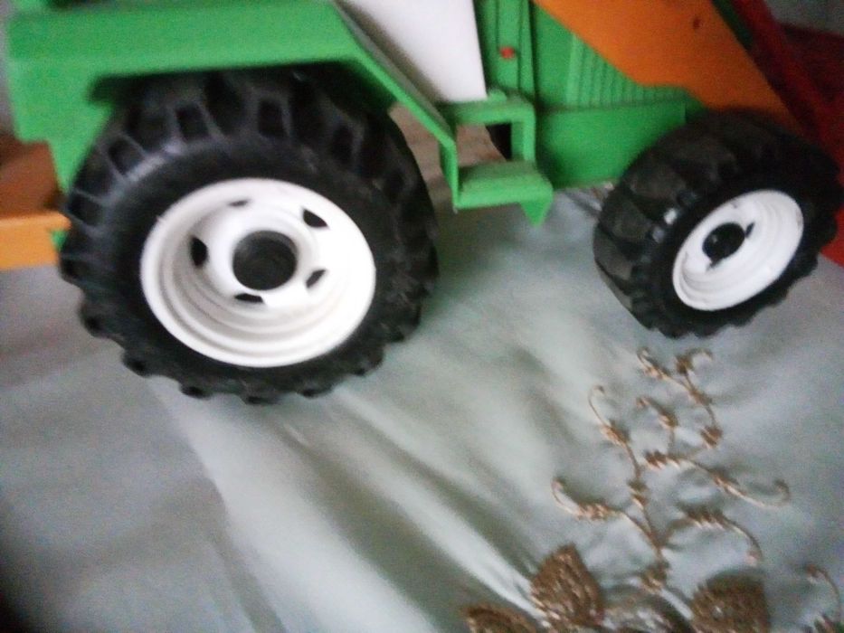 Трактор с прицепом（игрушка пластиковая ）б/у в отл. сост.