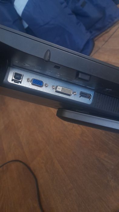 Манитор в робочий