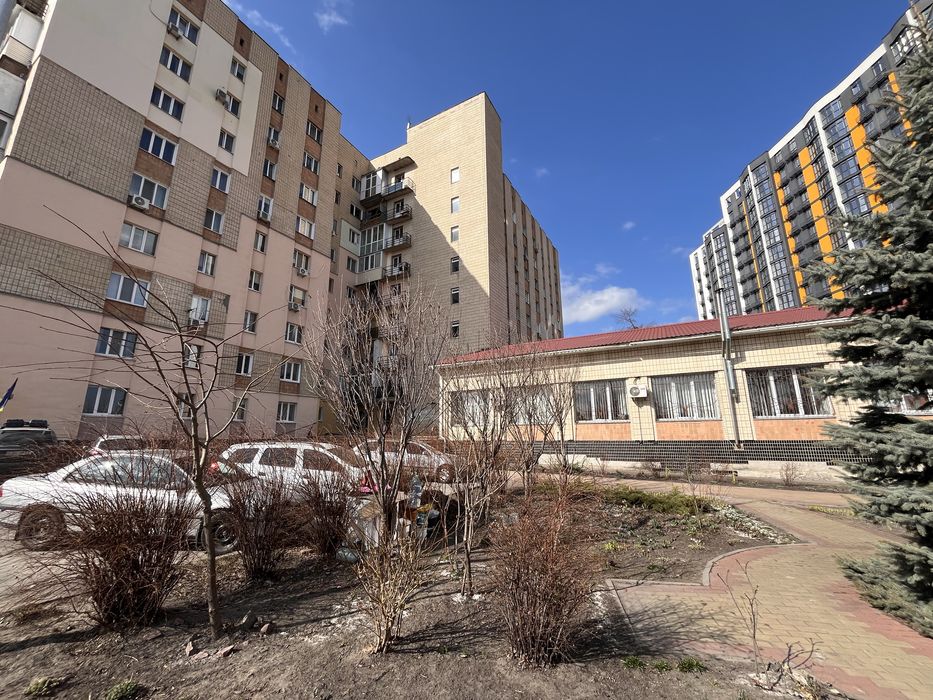 Кімната з ремонтом в центрі Бучі