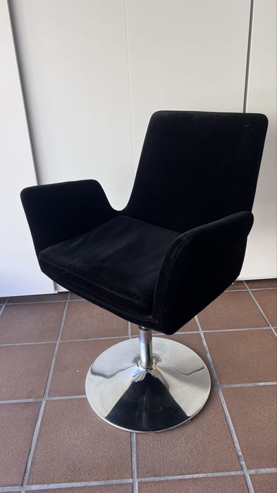 Cadeirão Preto em veludo