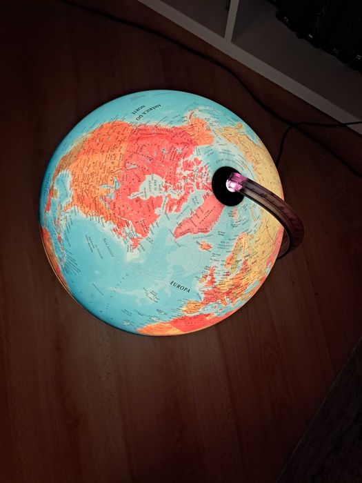Globo terrestre iluminado