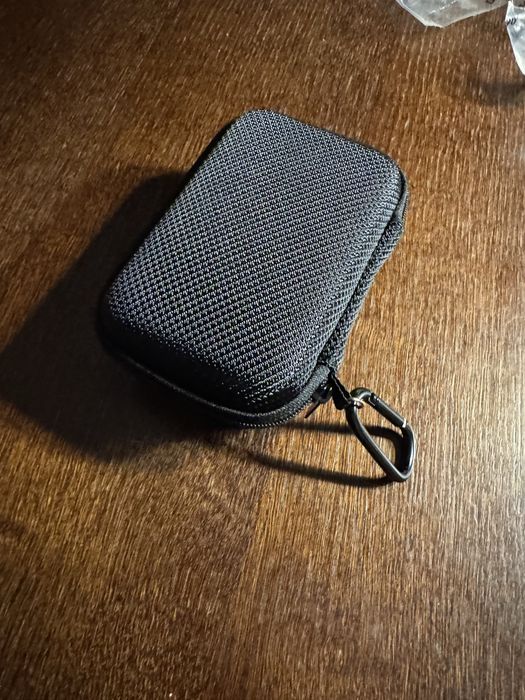 etui marki Yinke przeznaczone do przenoszenia głośnika przenośnego JBL