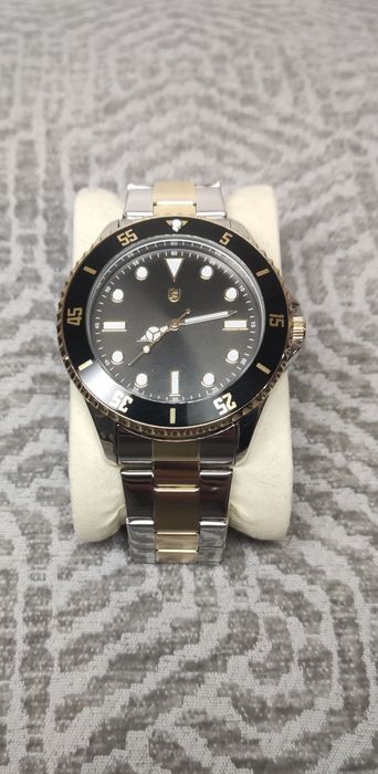 Relógio novo na caixa