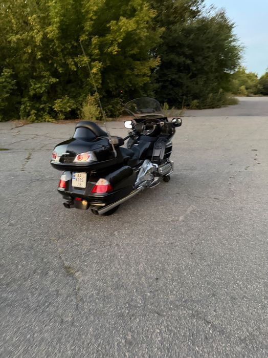 : Honda GL1800 Gold Wing (2010).