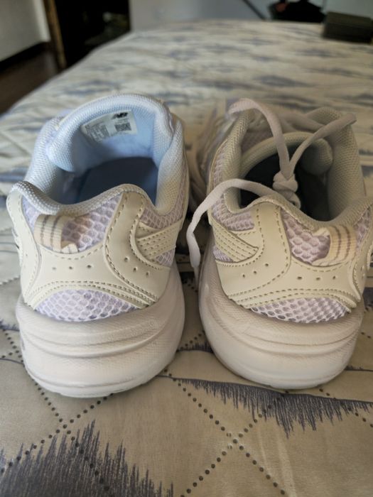 Sapatilhas brancas/creme