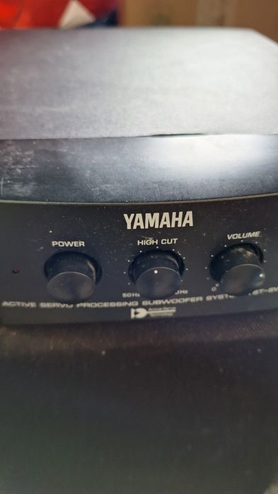 Caixa de graves da marca Yamahaa