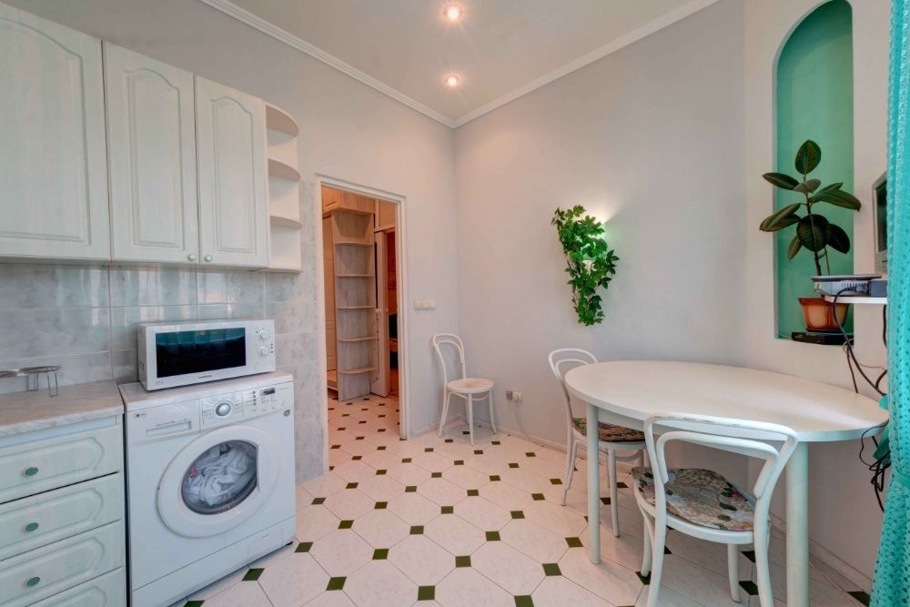 Посуточно 1к апартаменты в центре. ул. С. Петлюры, 22 Б. м. Вокзальная