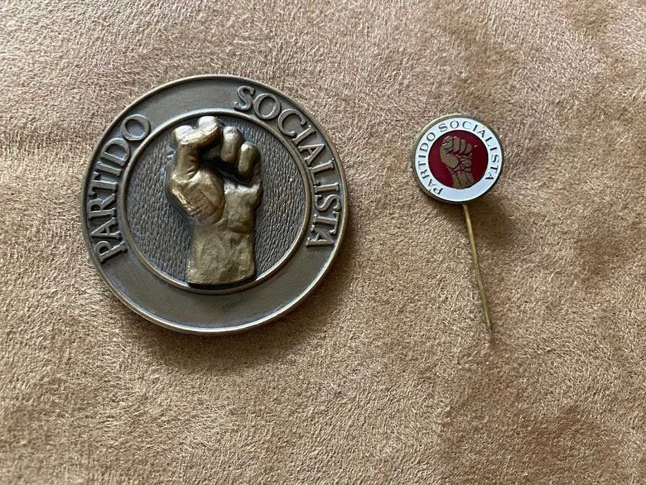 Medalha do PS das primeiras eleições assembleia repúb e alfinete do PS