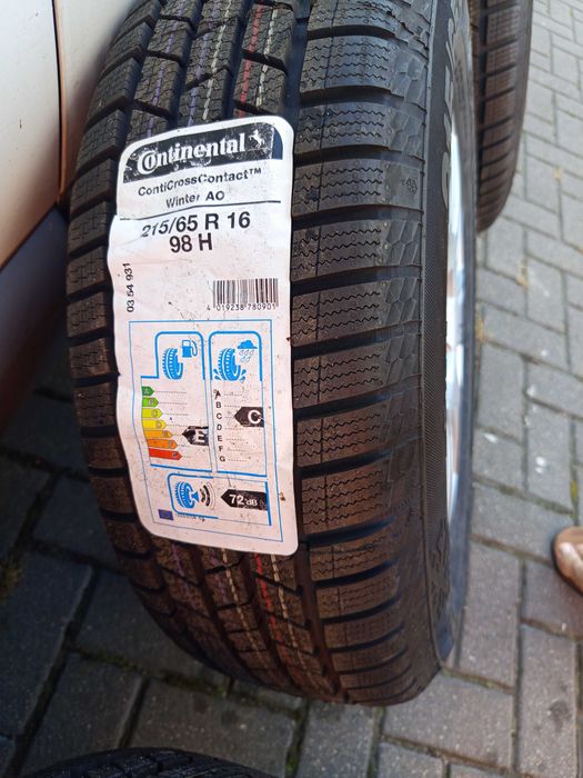 Audi Q3 nowe koła zimowe 215/65R16 Continental