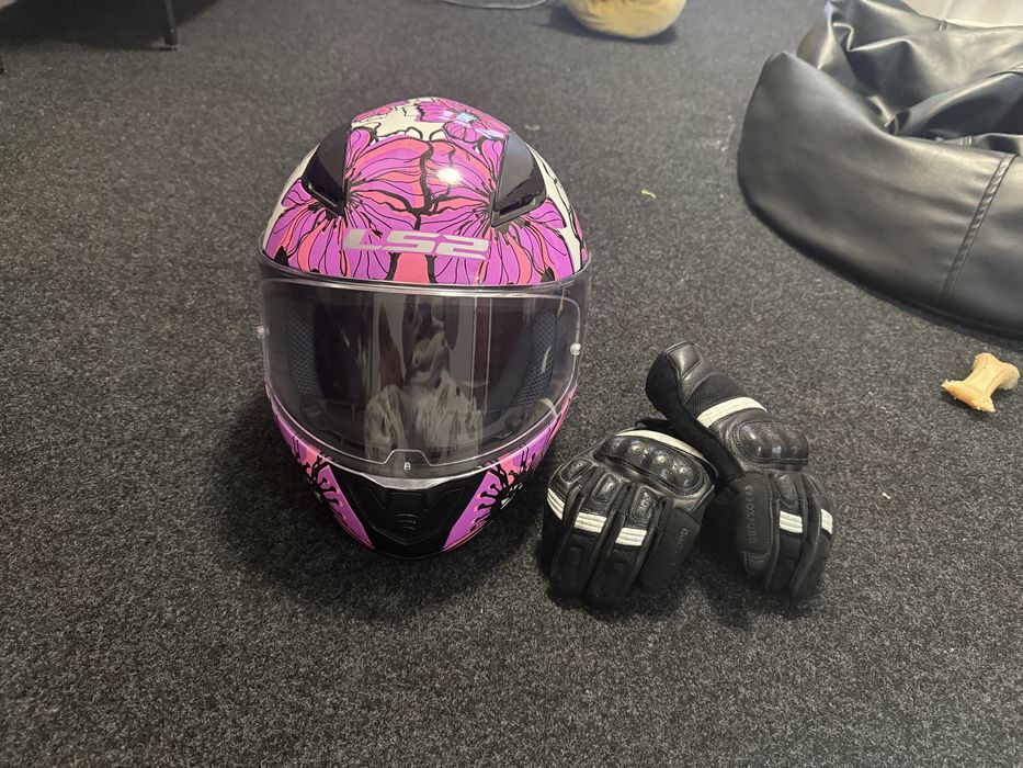 Capecete com luvas mulher