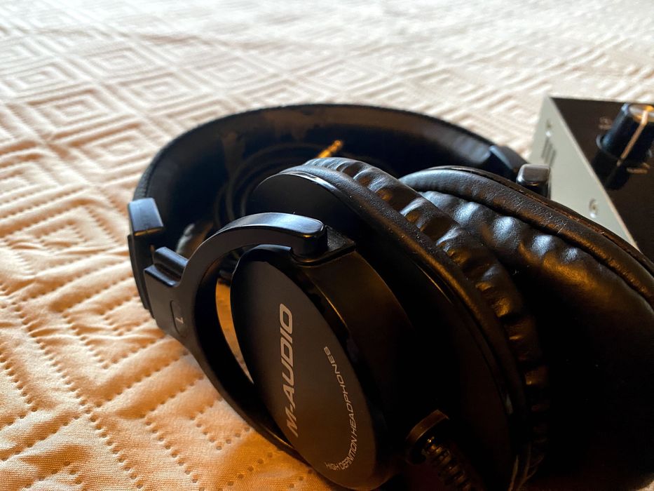 M-Audio M-Track 2x2 Bundle (Audio Interface + Microphone + Headphones)64563969723777122