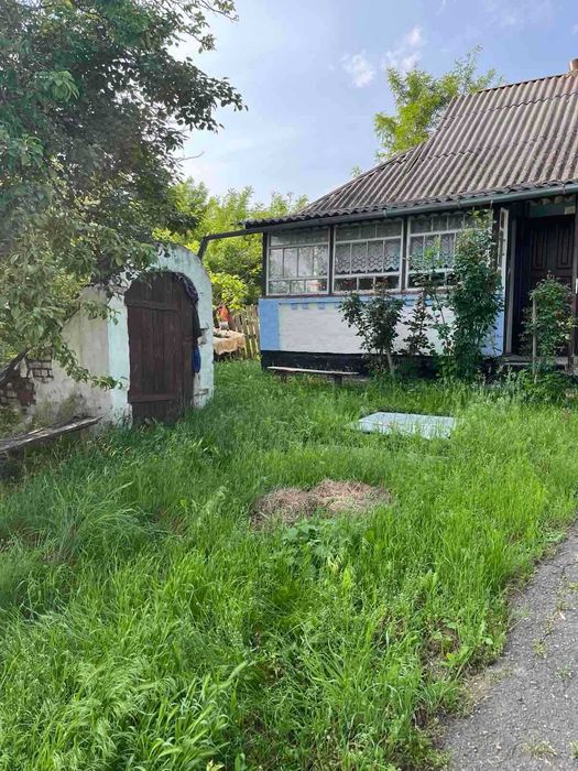 Продаж будиночку поряд річкою в селі Гайворон, Володарського району.
